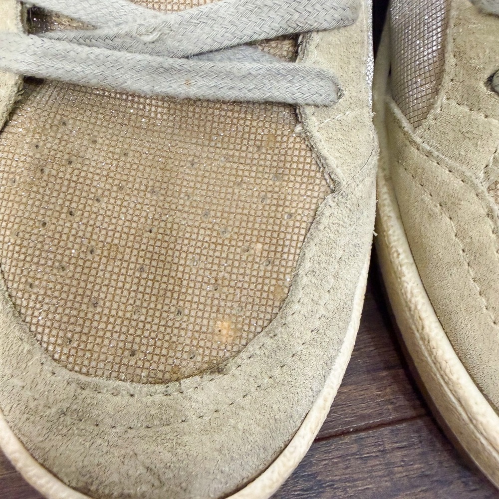 Golden Goose Beige Suede Low-Top Sneakers with White Star and Gold Heel - Picture 3 of 7